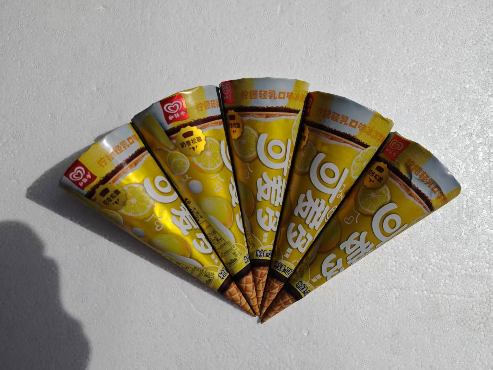 和路雪73g可爱多甜筒柠檬轻乳口味冰淇淋制品)