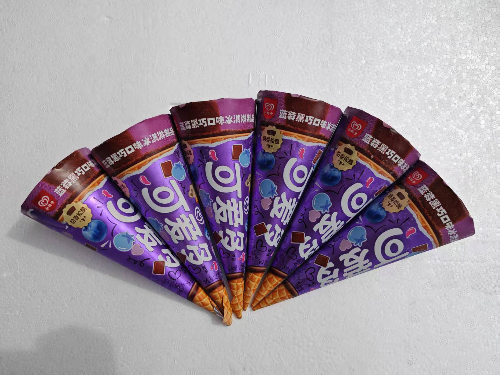 和路雪71g可爱多甜筒蓝莓黑巧口味冰激凌