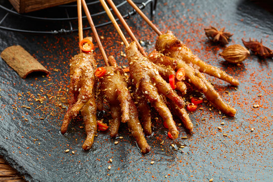 卤鸡脚串
