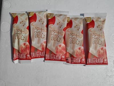 和路雪芝士流心蜜桃山茶花味冰淇淋单支装70g