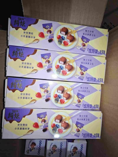 伊利纸盒装绮炫炫玲珑黑巧纤纤莓果味冰淇淋(57克)(9.5克*6支*18盒)